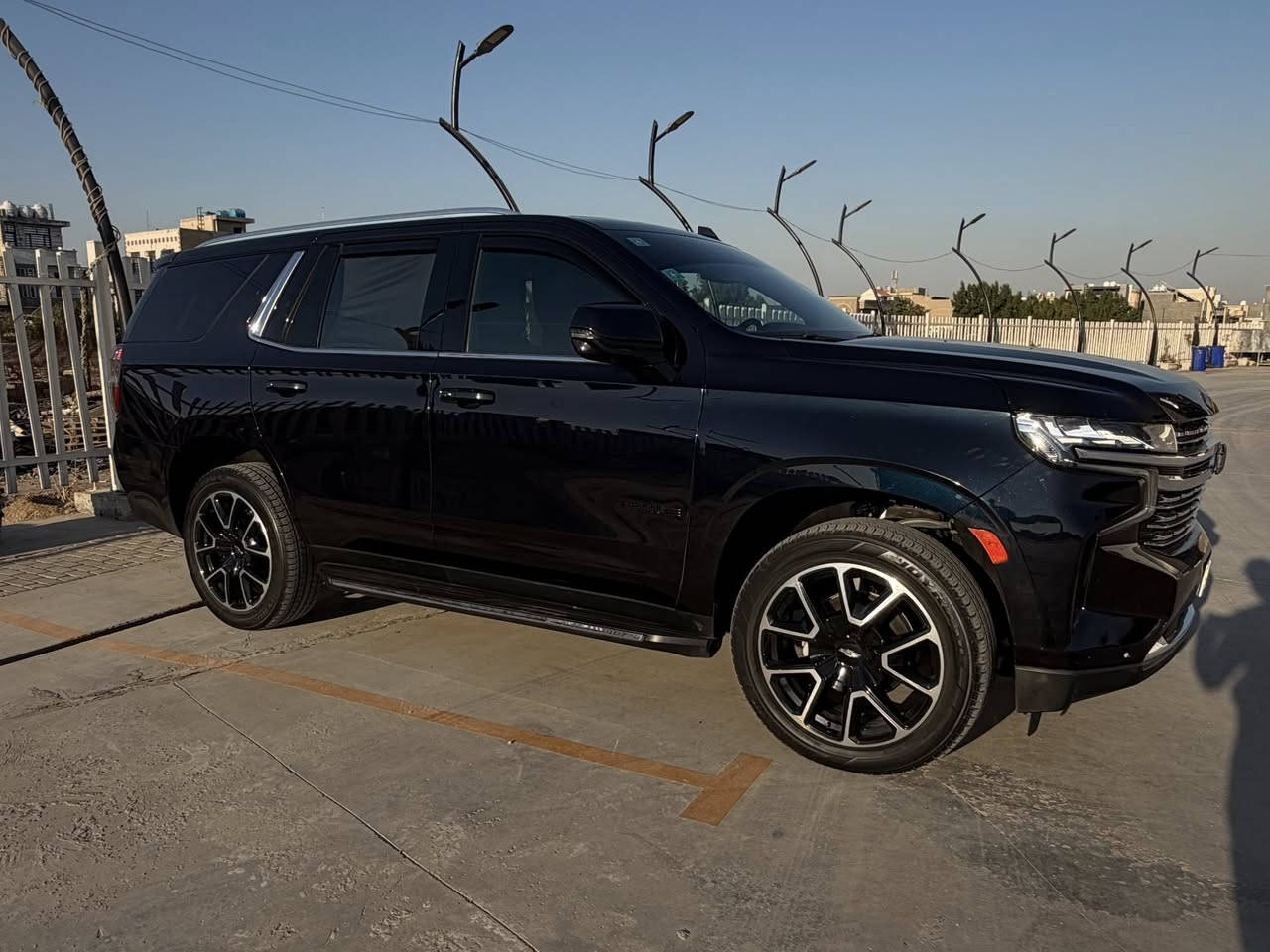 تاهو RST مويل ٢٠٢٢ فول مواصفات 1/1
مكينه5300
حادثه دعاميه اماميه فقط وباقي السياره مكفوله من الصبغ 
ايرباك ستيرن فقط ومرجع سستم بلادي 
بانورما
كامرات 360 
رادرات امامي وخلفي  وجانبي ومانع تصادم 
كشنات جلد منفصل vip 
كشن خزن ميموري 
الكشنات تدفئه امامي وخلفي 
كل الكشنات كهرباء 
جنطه كهرباء 
ستيرن تدفئه
السعر 41وبيها مجال
مكان السياره بالسيديه
الرقم/ ***********
