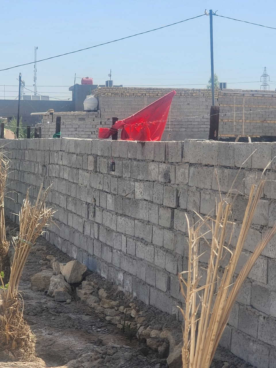 قطعة أرض للبيع في زراعي حي الجامعة  سند 25 مشمول بالتطويب مرقم، خدمات كهرباء وماء ومجاري مشمول بالجهد الخدمي المساحة 1000 متر الواجهة 49 متر، النزال 21 متر. للتواصل: ***********
