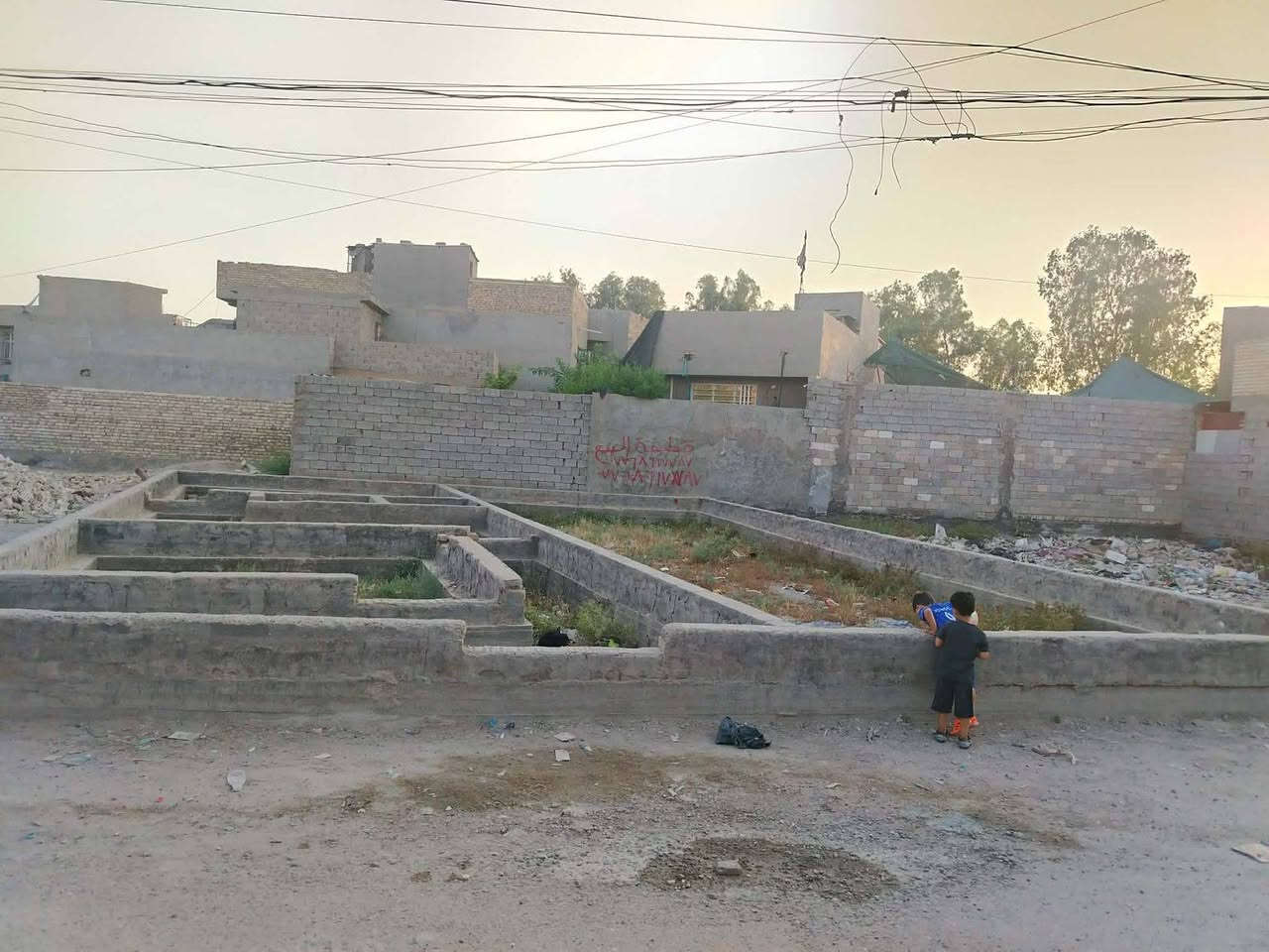 السلام عليكم 
قطعه ارض مع بتلو للبيع المساحه ٢٥٠متر السعر٤٦ نوع العقار طابو زراعي ٢٥  رقم للتواصل ***********
