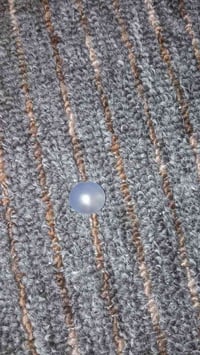 فص عقيق يماني • أبيض ثلجي • قصة دائرية