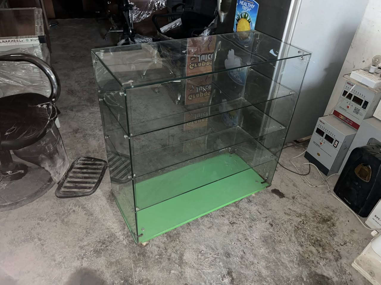 سلام عليكم  باترينات محلات للبيع بسعر مناسب للستفسار والتواصل *********** واتساب
