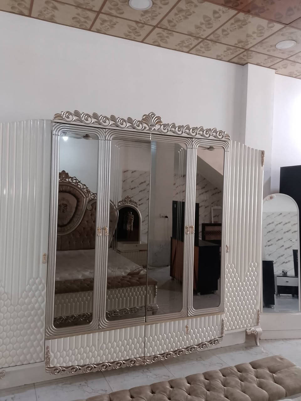 غرفه نوم تركي ملكي 9قطع نضيفه جدا الشراي يتصل على الرقم ***********
