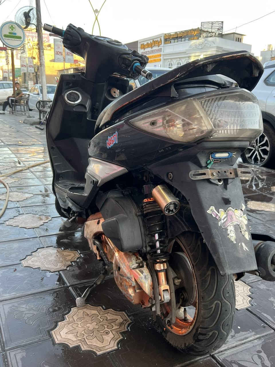 السلام عليكم دراجة سكنس فحل للبيع كلشي بيها بلاد واوراقها كاملة كابريتر اصلي ومكينة مكفولة برغي ممفتوح بيها وياله بلاد / السعر 625 الف وبيها مجال للشراي / مكاني الاعظمية ساحة الدلال قرب مطعم قاسم ابو الكص / ***********
