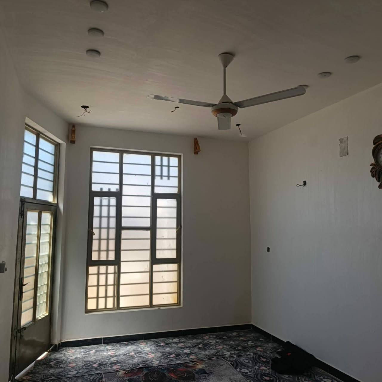 بيت للبيع مساحه 200م 
بناء حديث سنة 2023
غرفة نوم عدد 2/ صالة كبيرة / استقبال 
مرقم بالبلدية 
العنوان الوافدين قرب الملعب
السعر 45مليون 
للاستفسار الاتصال على الرقم ***********
