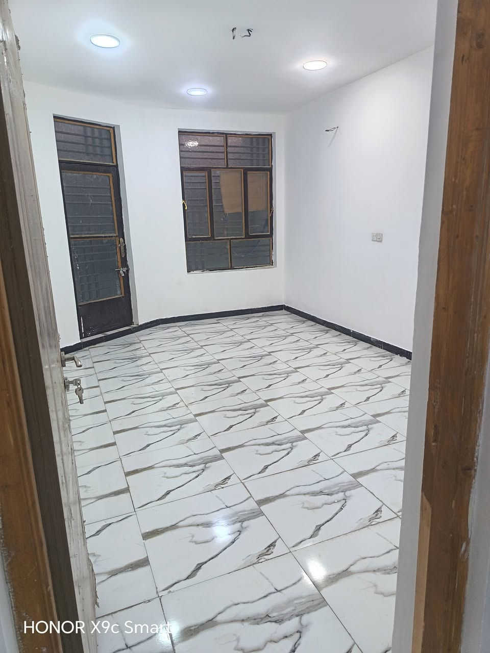 عقار للبيع مساحة ١٥٠متر واجهة ٧/ونص يتكون من ٤غرف نوم وصالة وهول ومطبخ وخدمات بيت جديد ارضية مرمر موقع ممتاز ديوان المخابرات قرب حي جهاد وقرب شارع ٦٠اي الاستفسار على هذا الرقم ***********
