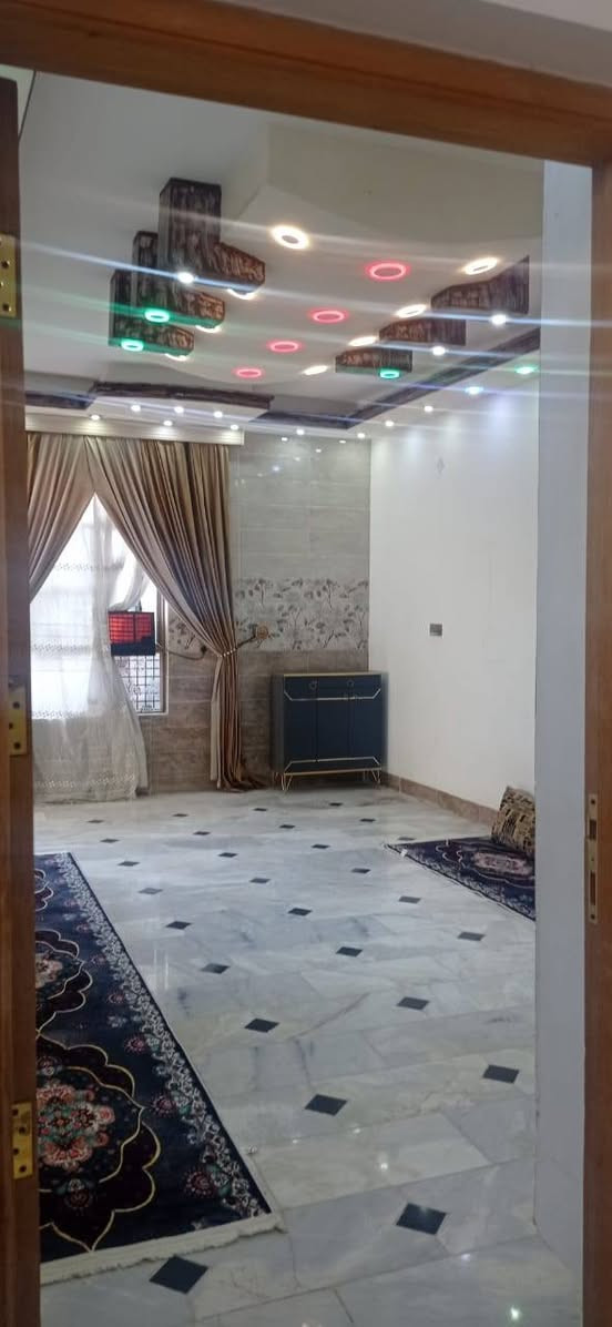 سلام عليكم بيت للبيع
مجاور مدرسة الأنوار الأهليه
البيت كامل من تأسيس مجاري
ارضية البيت مرمر كامل
{البيت ركن على شارعين}تبليط
البيت يحتوي على غرفة1+صاله+استقبال+مطبخ+منور صحيات خارجيه وداخليهَ العدد2 مساحة البيت160متر
سعر البيت{93وبي مجال}طابو زراعي سند 25
للأستفسار أكثرــــــالرقم ***********
