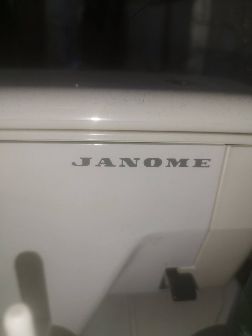 مكينه اوفر ياباني 3 بكرات نظيفه استخدام قليل السعر  200العنوان الديوانية ***********
