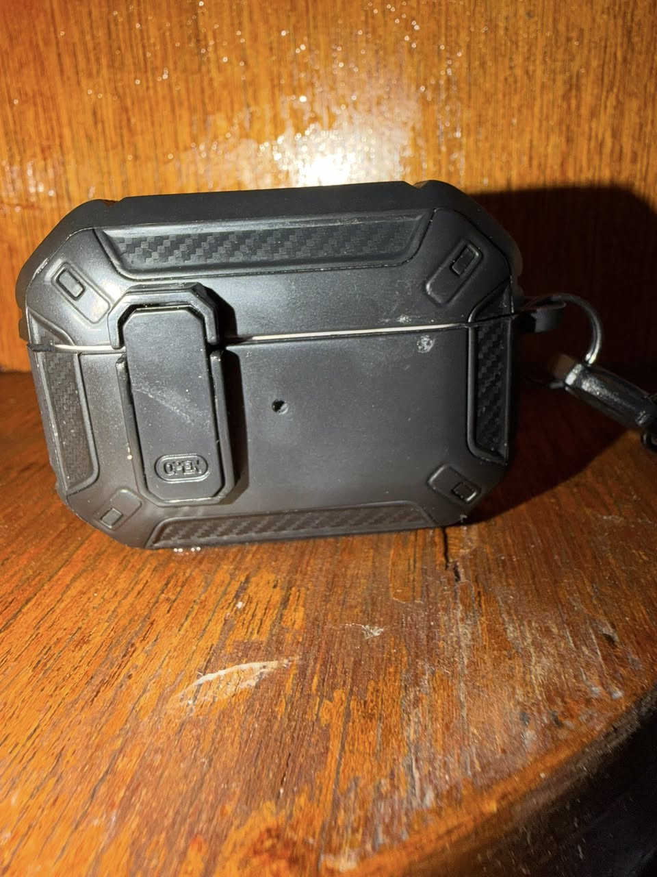 السلام عليكم سماعة ايربود برو 2 من موقع شي ان ابل الاصليه تشحن تايب سي خاصية ال ans سعرها 150 الف وبيها مجال بسيط 
***********
