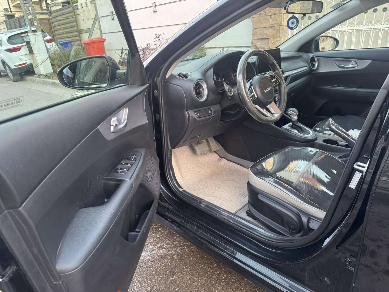 سلام عليكم حياكم الله كيا فورتي موديل 2023 السياره بسمي كير محرك مكفول تخم تاير جديد دوشمه كامله عام ما ناقصها اي شي خير من الله لا تبديل ولا صبغ بس بارد قليل جوه الرقم الخلفي ودعاميه الخلفيه نفسها رجعناها السعر 163 وبيها مجال وبخير على يخذها مكاني الشعب ***********
