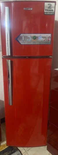 ثلاجه للبيع نضيفه كلش تجميدها فول سعرها 2025وبيها مجال للاستفسار077480...