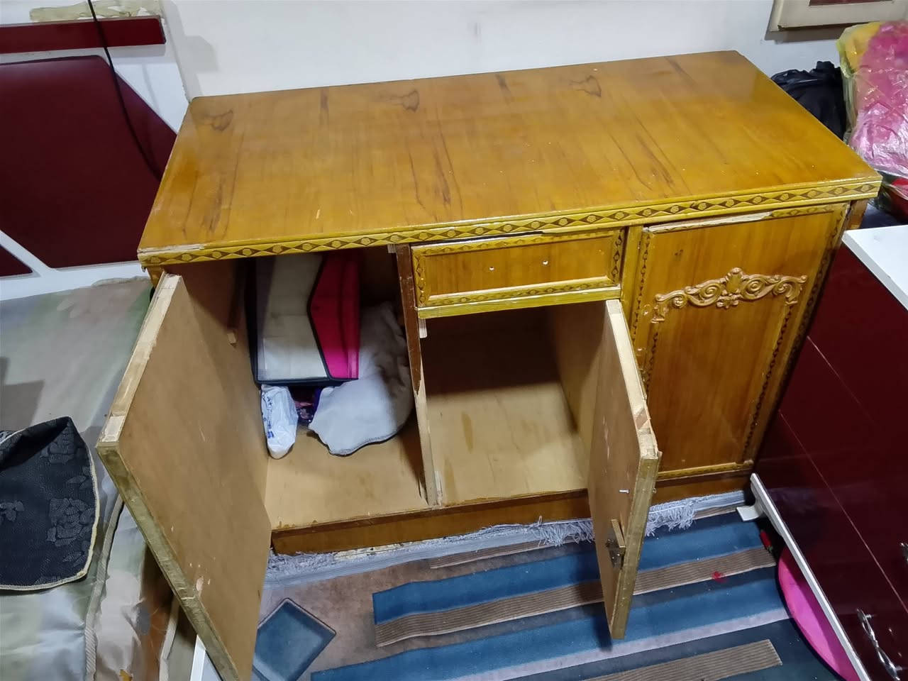 بوفيه ٣باب ومجر خشب عراقي السعر٨٥الف الإمكان الامين الثانيه ***********
