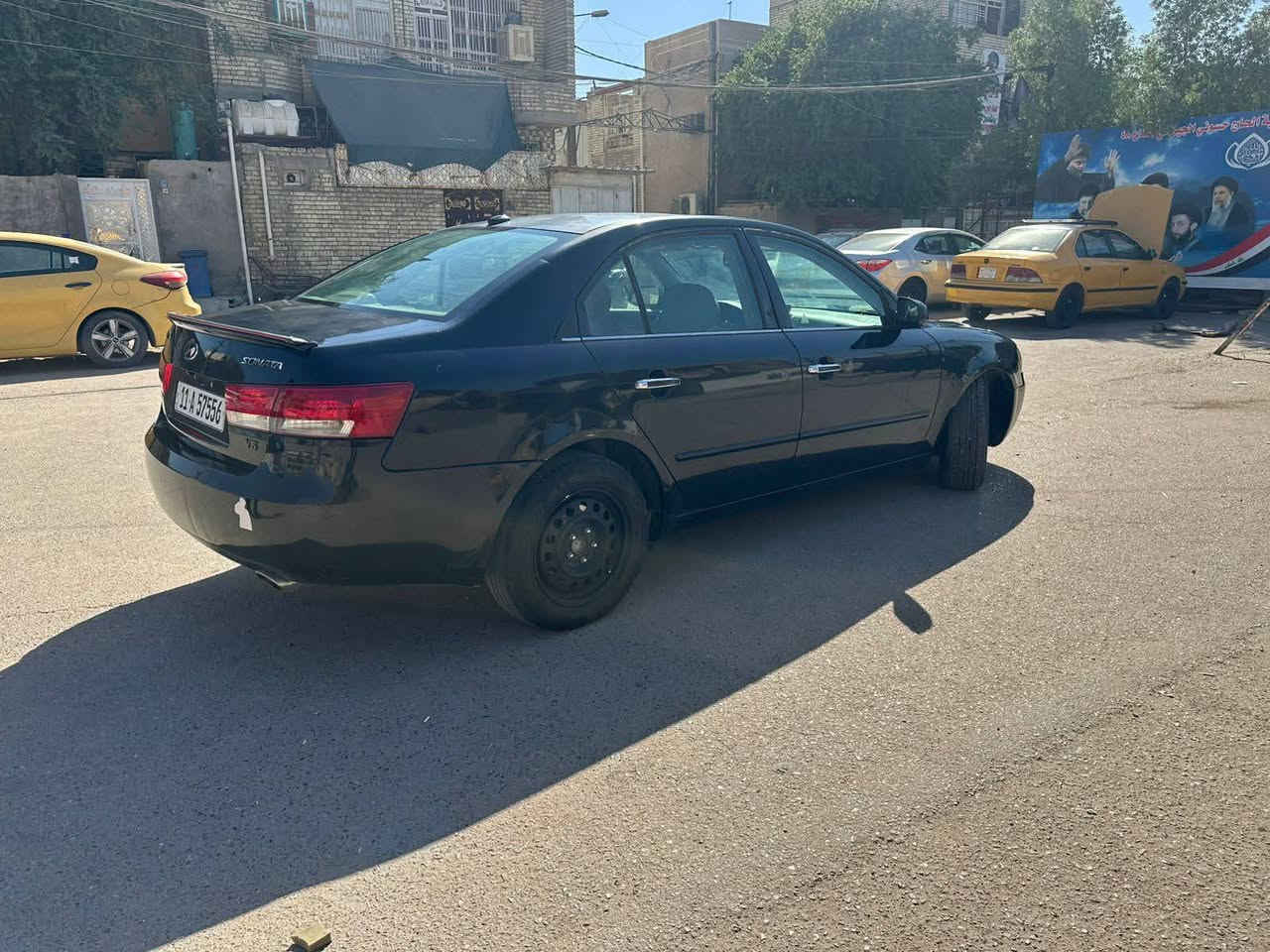 السلام عليكم 
للبيع او مراوس 
سوناتا موديل 8 امريكي مكينه 6 مكفولة حادث باب السائق والباقي كله ليبل واحد مكينه وكير مكفول صدر جديد تأير جديد تحكم ستيرن شاشة فتحة سقف تبريد مكفول لون اسود بيها الصفحه نفسه صبغ فقط رقم بغداد بسمي السعر82 وبيها مجال 
بغداد رقم *********** بغداد, العراق
