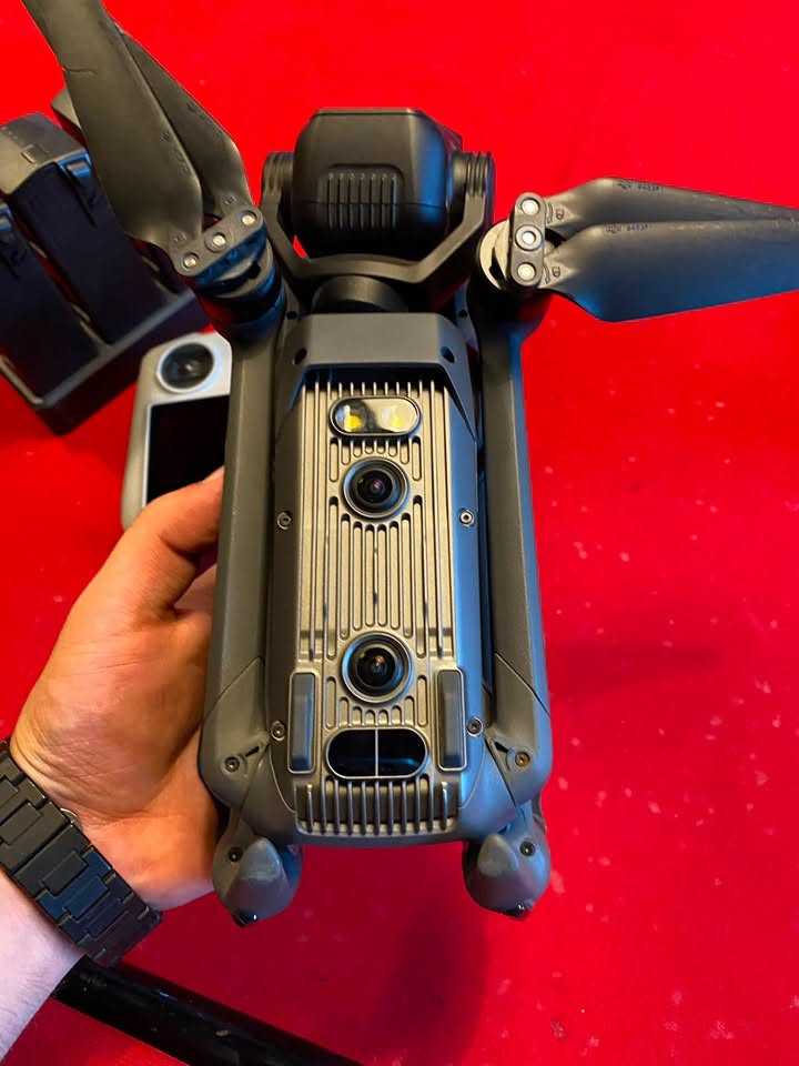 معدات نظيفة للبيع 
للتواصل والاستفسار على هذا الرقم : ***********

 APUTURE STORM 1200x Cine 
اضاءة ابچر 

NANLITE FORZA 720B BICOLOR LED SPOT
LIGHT اضاءة لنلايت  720 فورزة

Godox light RGB 300 
لايت مستمر كودوكس 300

كت تيوبات قطعتين حجمهم 240cm

Godox monter 
مونتر كودوكس

Hollyland ترازميتر مرسل صورة

Jiepal slider
سلايدر كاميرا

TiPod hit BV -4

درون mavic 3 pro compo

عدسة 
FE 70-200mm F2.8 GM OSS II

عدسة مايكرو 
FE 90 mm F2.8 Macro G OSS
