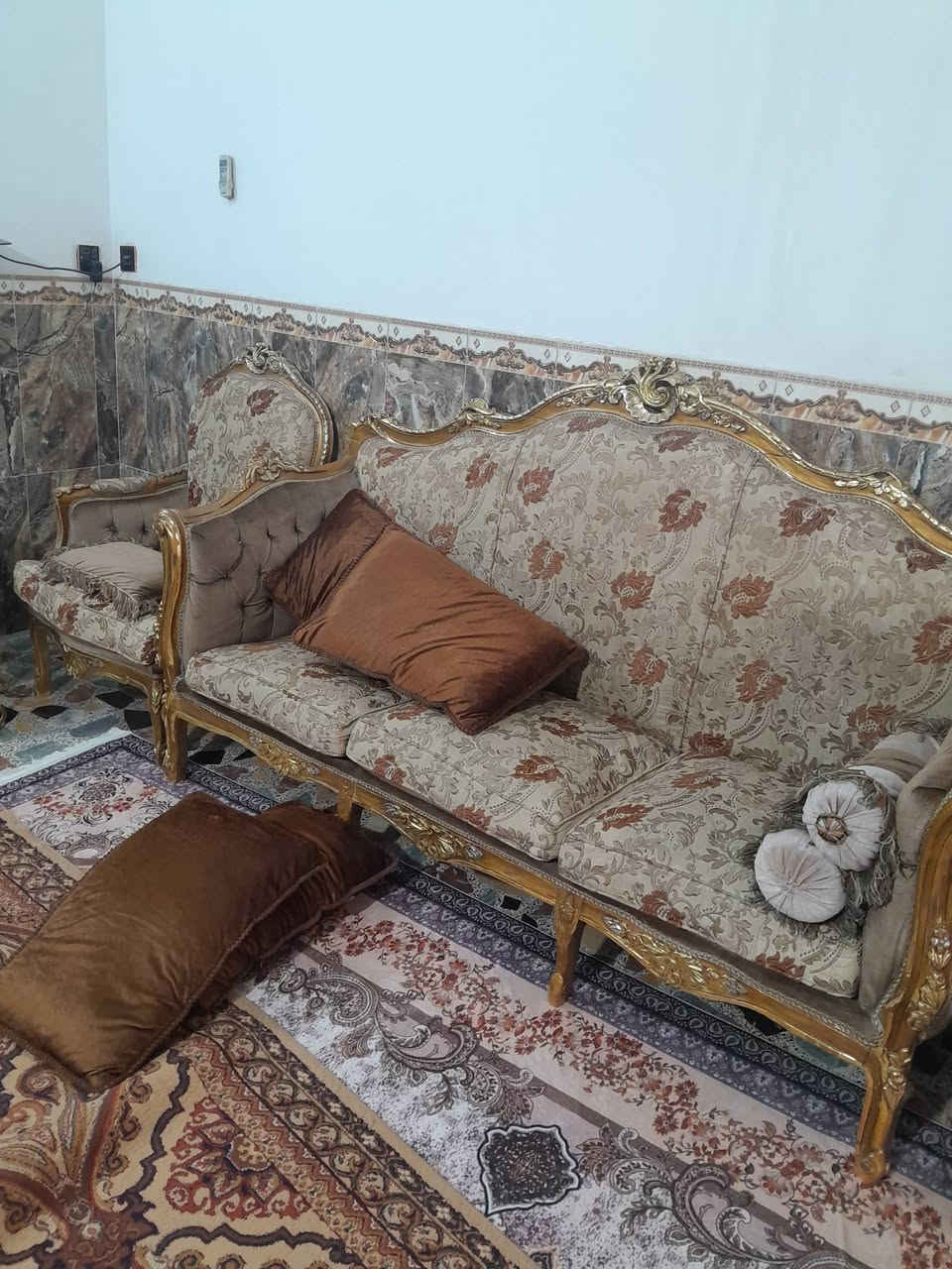 تخم ملكي ١٠ مقاعد مع طبله وسطيه مثل ما موضح بلصور والفديو. نظافه ٩٠ بل ١٠٠.  مكاني بغداد الغزاليه  للإستفسار خاص


**إذا كنت صاحب هذا الإعلان وتريد حذفه لأي سبب، رجاءا أرسل رسالة إلى الدعم الفني**
