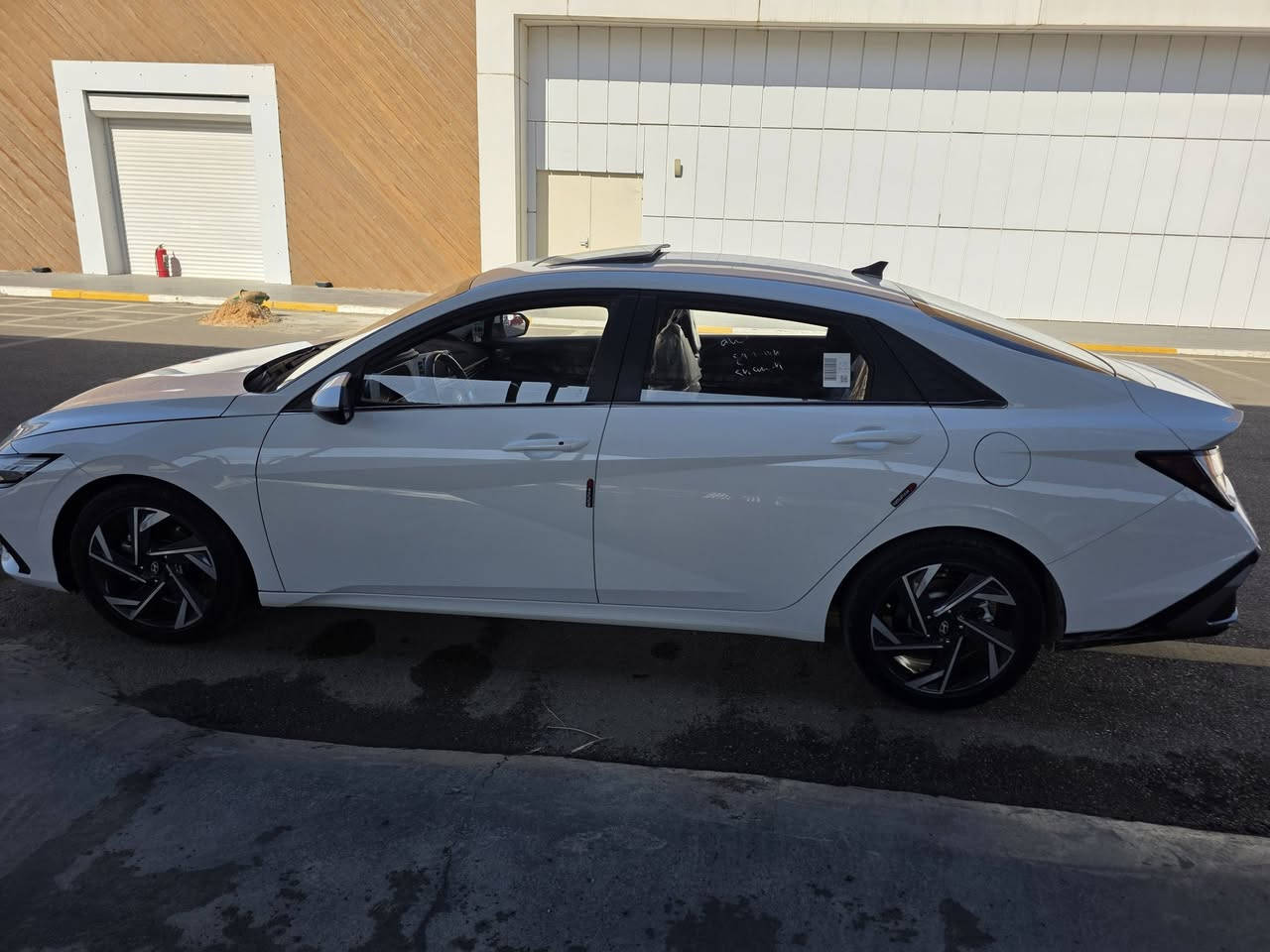 النترا. 2025  ماشيه 21 الف السعر. 148  رقم اربيل. 
       السعر  148
النترا.    2025     رقم أربيل      تحويل مباشر
    
المواصفات فوووول      .      محرك 1500 دبل نوزل دوش 
شاشه ديجتال 
بصمه                            جام عل ريمونت اوتو 
كشنات جلد 
هند بريك بصمه         تحويل.  اووكاله
اوتو هولد                  
فتحه سقف                   
محرك 1500دبل نوزل                            
حساس لايت 
حساس خلفي بلادي 
حساس أمامي بلادي 
تبريد قطعتين
كاميرا خلفيه بلادي 
جي بي اس
نضام تشغيل الكاميرات 
شاشه  كبيره اصلي ابل كار بلي 
نضام ترحيب مري شفط
نضام مود درايف إيكو وسبورت و عادي
تحكم ستيرن فول 
ويل كب كروم حجم 17
لد امامي نهاري
 شباك نيكل
مانع انزلاق
مانع انحدار 
لايت عدسات زنون 
ايرباكات
جهاز موازنه ABS

للاستفسار الاتصال 

***********
مكان السياره بغداد المواصلات  البياع
