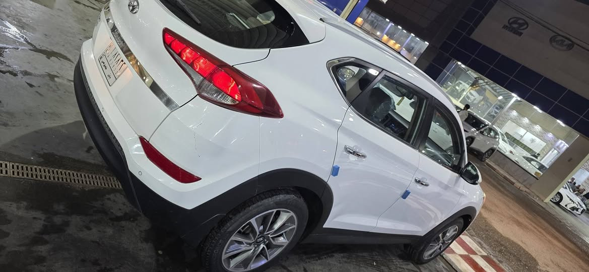 توسان موديل 18مكفوله من الصبغ والتبديل والبارد محرك كير صدر تخم تاير. تبريد قطعتين بصمتين. سايد بريك برجل.  ماشيه 125 سعره 186. ،،، للاتصال
*********** واتساب 
***********
