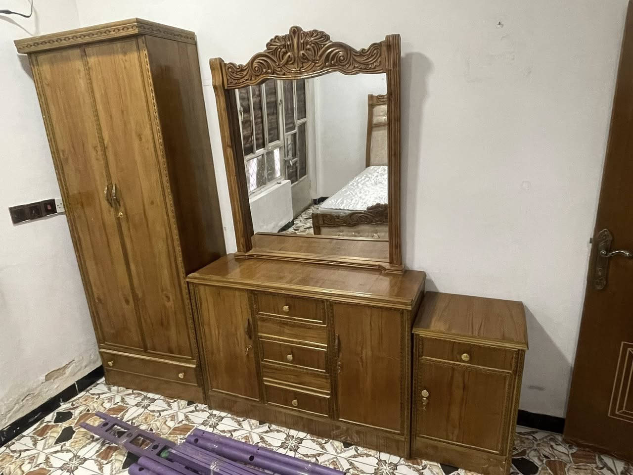 غرفه عراقي تصميم تركي 6قطع مع أضافه كنتور 6ابواب  الغرفه نظيفه كلش السعر   750 رقم الهاتف ***********
