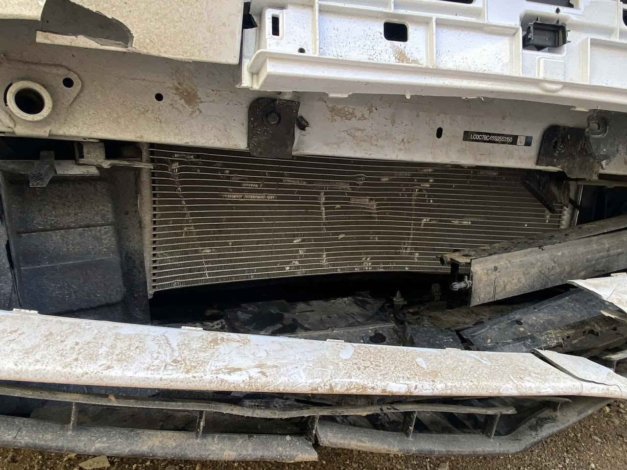 سلام عليكم بي وايدي 2025سيل فايف ماشيه 3تلاف بس سياره كفاله بس صار بيه حادث عندي ضربت حيوان وصار بيه هذه الحادث سياره تمشي مابيه شي شراي يجي خاص مكاني ديوانيه ***********//***********
