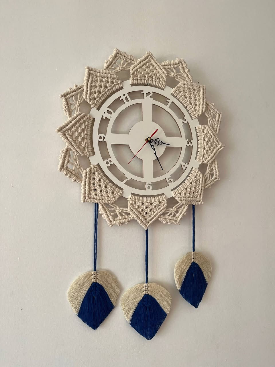 إذا تحبين التفاصيل المختلفة… هاي الساعة رح تخطف قلبك 🤎
شغل يدوي متقن، ألوان هادئة ولمسة فخامة تخليها محور الجدار بكل زاوية بالبيت 🌿✨

#اكسبلور #اكسبلور_فولو #اكسبلور_explore #فالو #مشاهير


**إذا كنت صاحب هذا الإعلان وتريد حذفه لأي سبب، رجاءا أرسل رسالة إلى الدعم الفني**