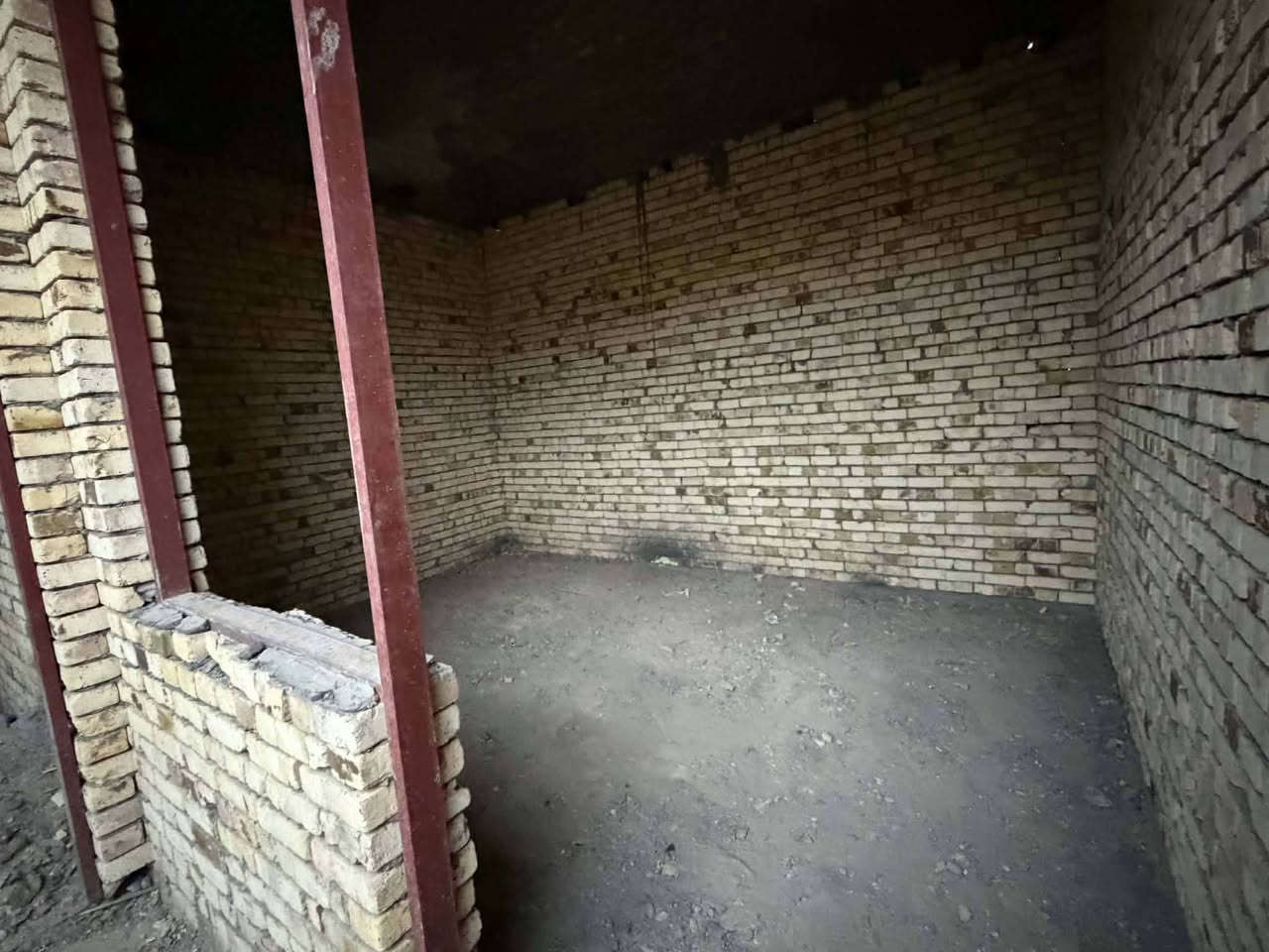 هيكل للبيع 100/م خلفي درجه اوله مقاطعة—•24
 
——• ثاني  بيت عن الركن 

سعر -47- وبيه مجال مشمول بل قروض الاسكان 
رباط كونكريت + طابوك + سقف كونكريت معه رباط +                 شبابيك + كهرباء  يحتوي على
 استقبال + صاله + غرفه + مطبخ حار وبارد +صحيات
المكان حي الفداء  ثاني شارع عن شارع—• 60–• كافة الخدمات ماء وكهرباء ومجاري ومدرستين وكافة السكن
رقم الهاتف 
***********
