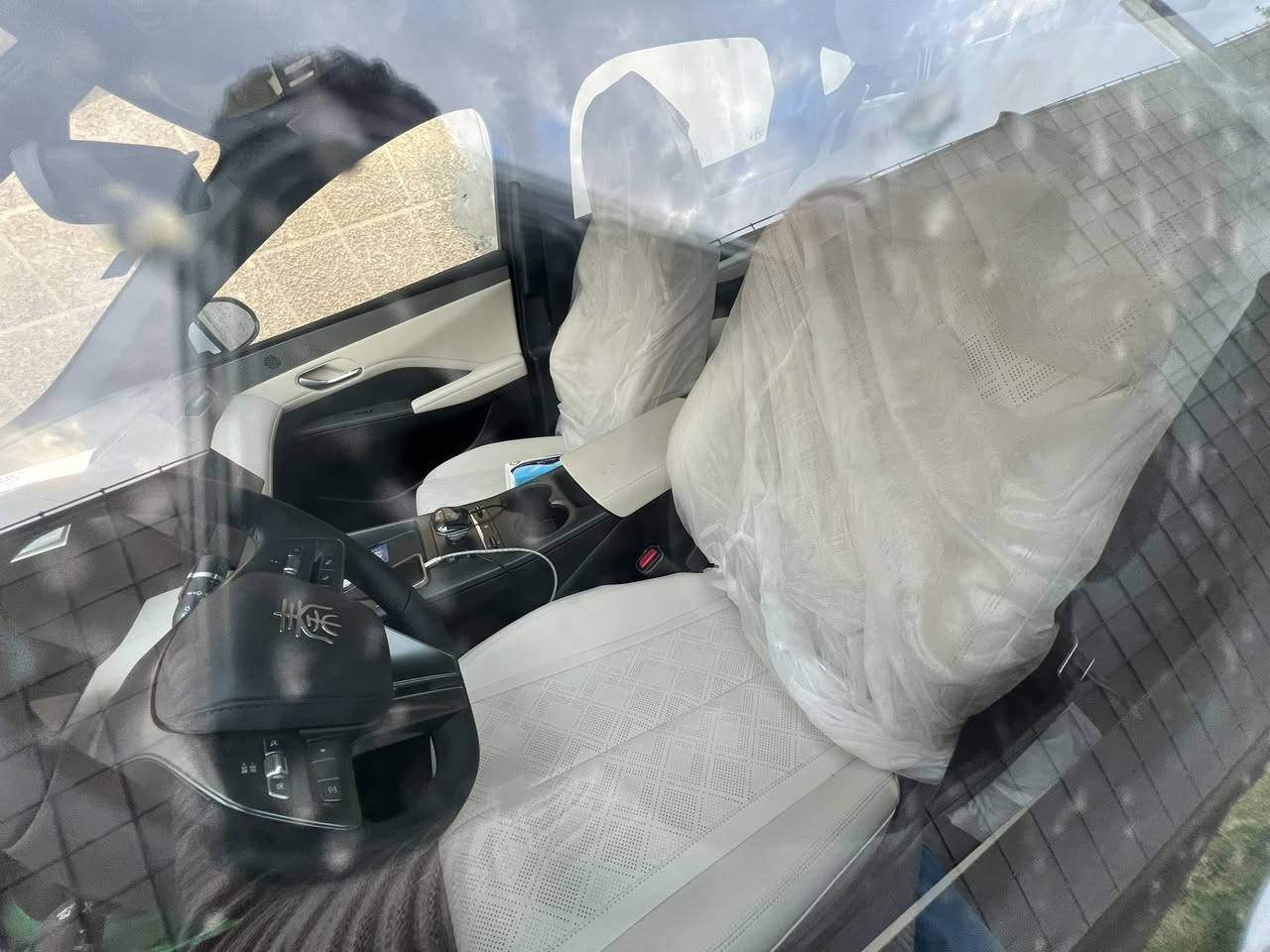 اسلام عليكم بيوايدي كن بلاص داخل ابيض زيرو موديل 2025  ماشية 300 كامل غراضها  فوم والمثلث والكارت باسمي السيارة 
سعرها 19 مليون 300 
مكاني سيدية 
***********
