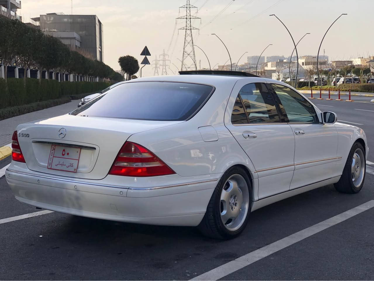 مارسیدز بێنز S350 (٢٠٠١) فول مواسەفات سەیارەکە دوبەیە ساخە بی دەعمە ٦ ساڵە لای خۆمانە زۆر زۆر تازەیە سەیارەکە بێ دەعموو لیدرانە. بۆیاخ ئەستورە  نرخی (  ١ دەفتەر ) ژمارەی خاوەنی ( ***********)سیارە(  آدوات.) السليمانية, العراق
