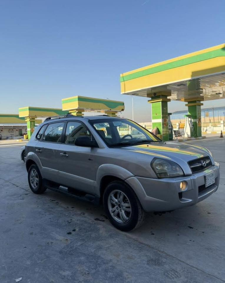 توسان 2007 نضيفه جدا
محرك 2000 دوش  لا صرف ولاتبيخر  

شاشه تبريد ثلج حساسات خلفيه هزه جديده ورقام جدد  بسمي  سياره بيهه قطعتين صبغ  وموضحات بلسونر السعر 97 وبيهه مجال 

مكان السياره بغداد البياع للستفسار ***********
