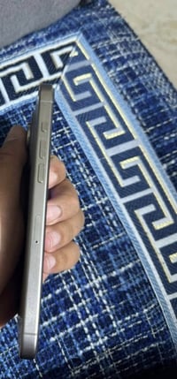 آيفون ١٥ برو ماكس • بطارية ٨٣ • بدل شاشة وكالة