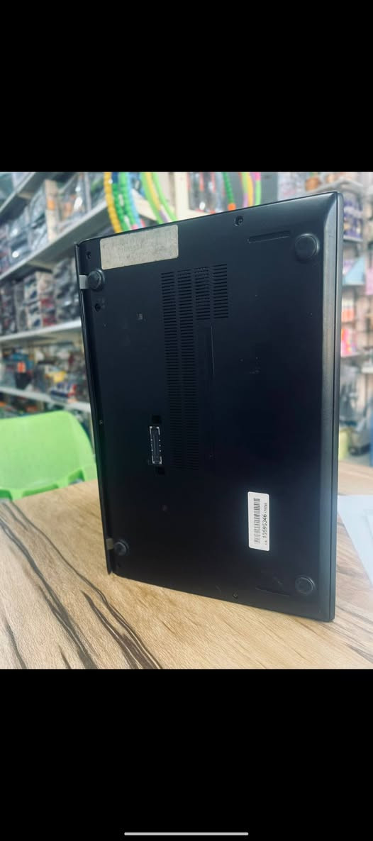 للبيع 
لينوفو T470 s 
خاصه بيه طالب هندسة 
معالج CORE i5 الجيل السابع فئة v pro مع كارت شاشه مدمج 
رام 16 GB 
هارد 1T حقيقي حقيقي حقيقي 
دبل بطاريه حقيقي 
شاشه فتح مسطحه 180 درجه 
شاشه لمس خمس اصابع 
توني مبدل المعجون الحراري ومبرمج المعالج انو يشتغل باعله طاقته يعني انسه التكطيع اني طالب هندسه واستخدم عليه البرامج الهندسه من ماتلاب واوتو كاد 2021 
واوفيس 2019 نضيفه مجرد شخوط بسيطه 
السعر 800 الف وبيها مجال للطيبين 
***********
