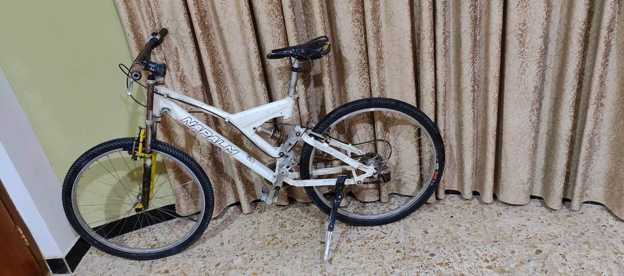 من رخصت الادمن المحترم وافق 
السلام عليكم اخوان بايسكل المنيوم المنيوم جبلي دبلين دبل امامي وخلفي شغالات ابريك وره شغال الكدام بس نقص واير فقط السكان حلو البداله الخلفيه من شركة شيمانو 7نمر شغاله بس يرادلها تقسيم الرنكات نصيفات التايرات نضيفات البايسكل نضافه 75% 
مكاني بصره صبخة العرب ماعندي توصيل 
سعره 65الف وبي مجال والشراي يتدلل 
رقم***********
