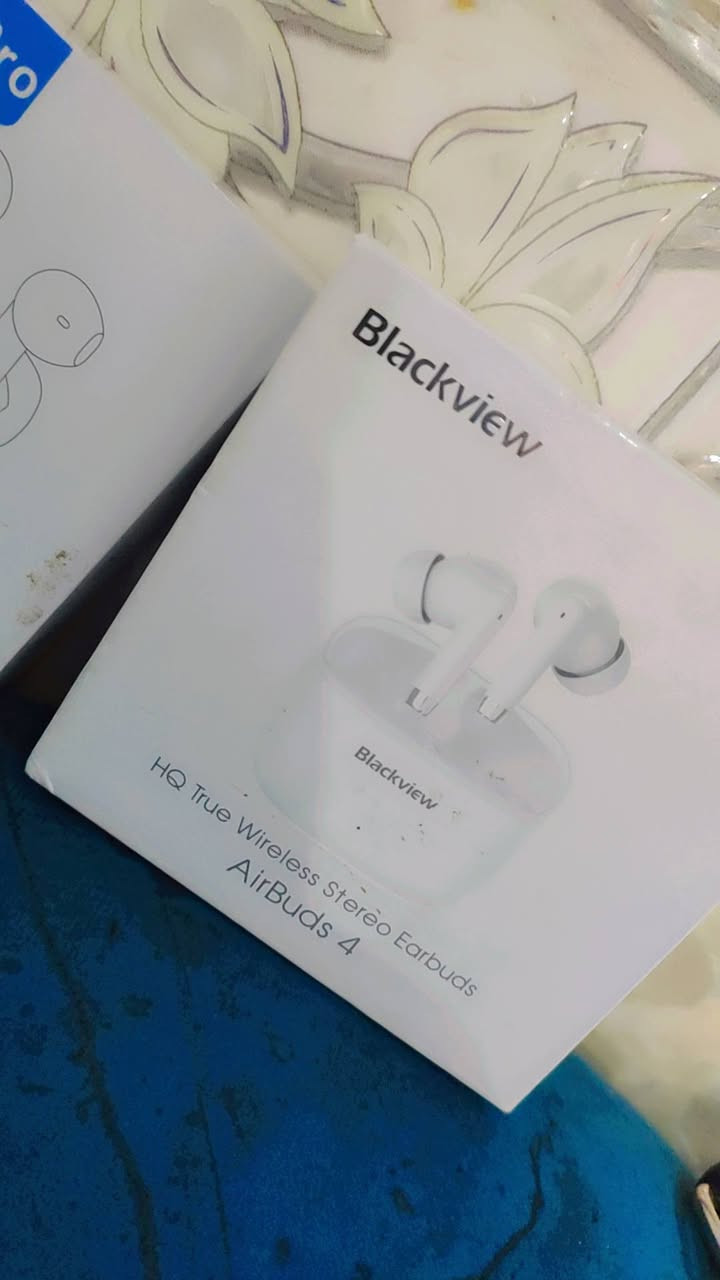 هذه سماعات أذن Blackview Airbuds 4 اللاسلكية باللون الأبيض. فيما يلي بعض مواصفاتها الرئيسية:
تستخدم تقنية Bluetooth 5.3 لاتصال مستقر وسريع.
تتميز بمشغلات ديناميكية مقاس 13 ملم توفر صوتًا قويًا وواضحًا.
عمر البطارية يصل إلى 36 ساعة مع علبة الشحن.
السماعات مقاومة للماء بمعيار IPX7.
تأتي مزودة بخاصية إلغاء الضوضاء البيئية (ENC شرط أوربي اصلي موعاديه الله شاهد وأخر وحده بقت على تخفيض على 25الف سعرها السابق 45الف


**إذا كنت صاحب هذا الإعلان وتريد حذفه لأي سبب، رجاءا أرسل رسالة إلى الدعم الفني**