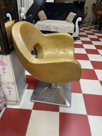 بيع اغراض مستعمله للصالون حلاقه نسائيه،07710445907