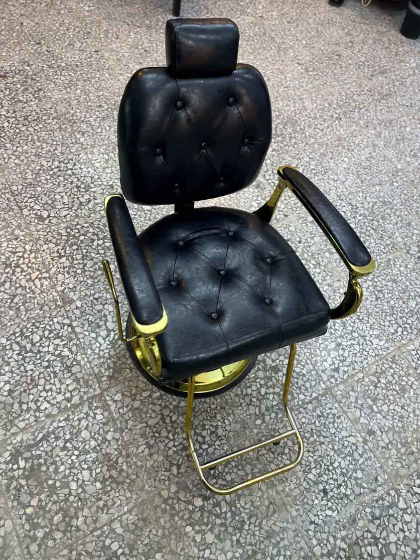 كراسي حلاقه جدد صارلهن سبوع من جبتهن اريد مراوس اذا اكو سود كبار نضيفات سبب البيع محل جبير وهنه ناعمات ،،،، السعر 600 وبيهن مجال قليل مكاني الشعله الخطيب الزراعي ،، ***********
