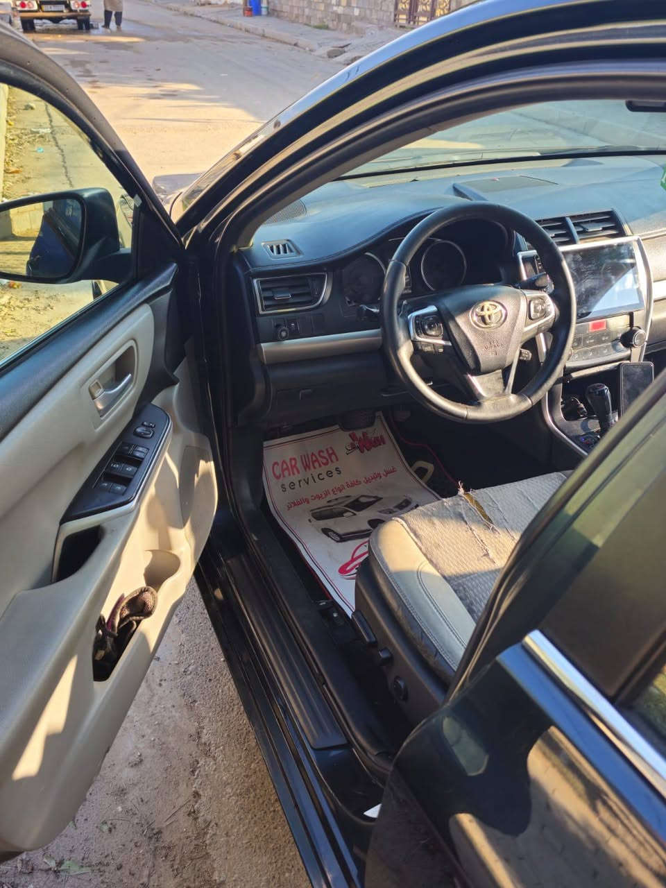 السلام عليكم 
سياره كامري موديل 2015 محرك 2500 ... كير خير من الله سيارة حلوه ونظيفه مواصفات اس اي SE ماشيه 160 الف مكاني بغداد المحمودية للأستفسار اتصال على الرقم *********** السعر 135 وبيها مجال بسيط
ملاحظة ( الصور حقيقية مع السونار )
