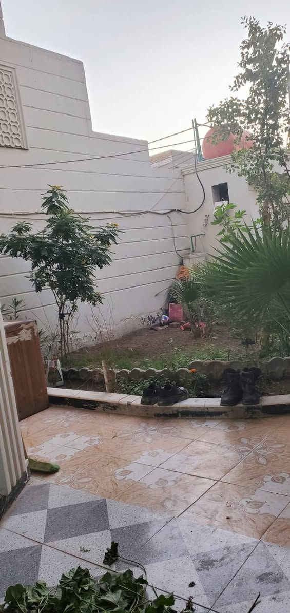 بيت للبيع حي النهضة 
قرب مدرسة الاكرمين 
مساحه 280 م
واجهه 9 نزال 32 
بناء طابقين حديث مسلح 
طابق لاول غرفتين مطبخ صالة ستقبال صحيات 
طابق ثاني,3غرف وصاله وصحيات. +حديقة 
مطلوب للاسكان 50
للاستفسار خاص 
او الاتصال رقم صاحب الدار ***********
