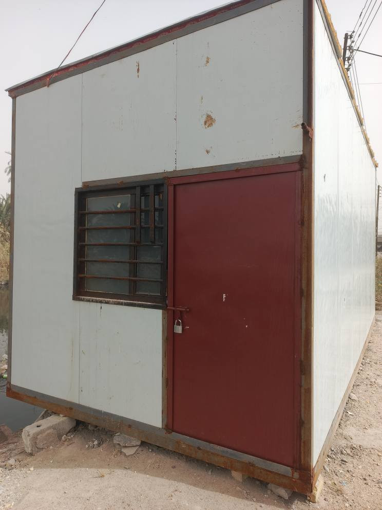 كرفان طولة 6متر وعرضه 3 والعلو 3 جديد تفصال صارلة شهر ونص من سويته الارضيه حديد وفوكاه بلايود ابو ال10 الاصلي شغل جديد كامل من باب وشباج وجام وكهرباء مسلك نقاط كهرباء واضائة مرتبه من كلشي وكلش نضيف سعر مليون و700 وبي مجال للشراي البصرة, العراق


**إذا كنت صاحب هذا الإعلان وتريد حذفه لأي سبب، رجاءا أرسل رسالة إلى الدعم الفني**