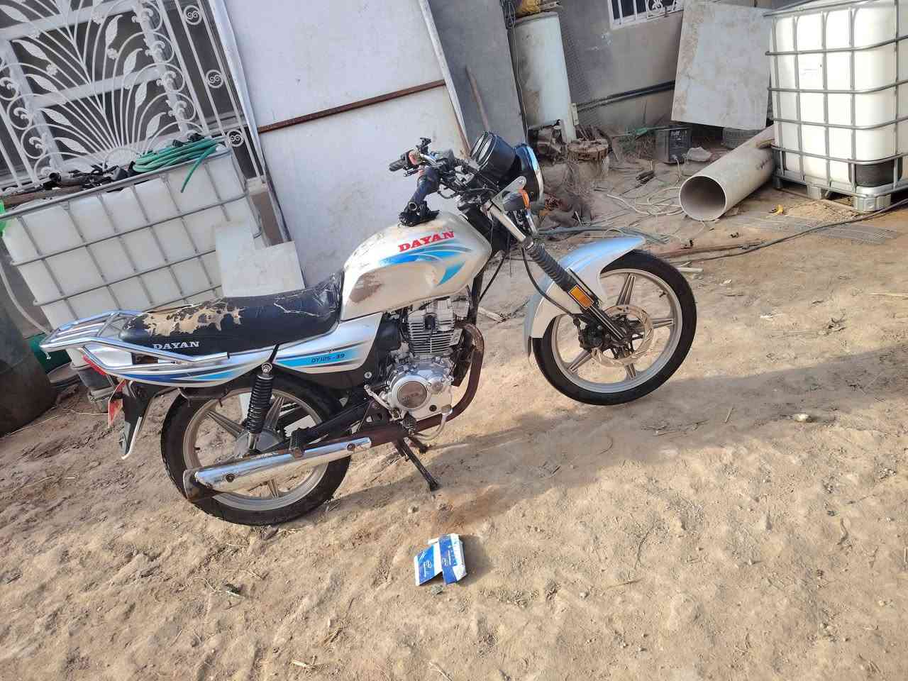 السلام عليكم داوين كلك مكفول مديل 22مكينه برغي مامفتوح بيها  بيها نواقص اشاير خلفيه وقبق تانكي كامله دراجه متروكه مكاني كربلاء شارع النجف ب550وبيها مجال ***********2و***********
