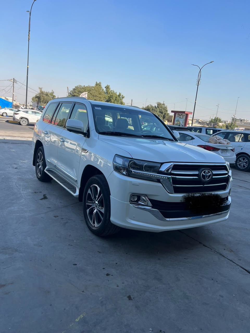 سلام عليكم 
سياره لاندكروزر موديل 2020
ماشيه 55 ألف 
بريم أصل مكفوله 
فول مواصفات فتحه بصمه 
6 سلندر 3 قطع تبريد 7 راكب 
سبير منازل كشنات كهرباء 
كشنات جلد شاشه 5 كامرات 
مكان سياره بغداد البلديات 
رقم سيارة بغداد لدولي 
السعر 520 وبيه مجال 
رقم ***********
