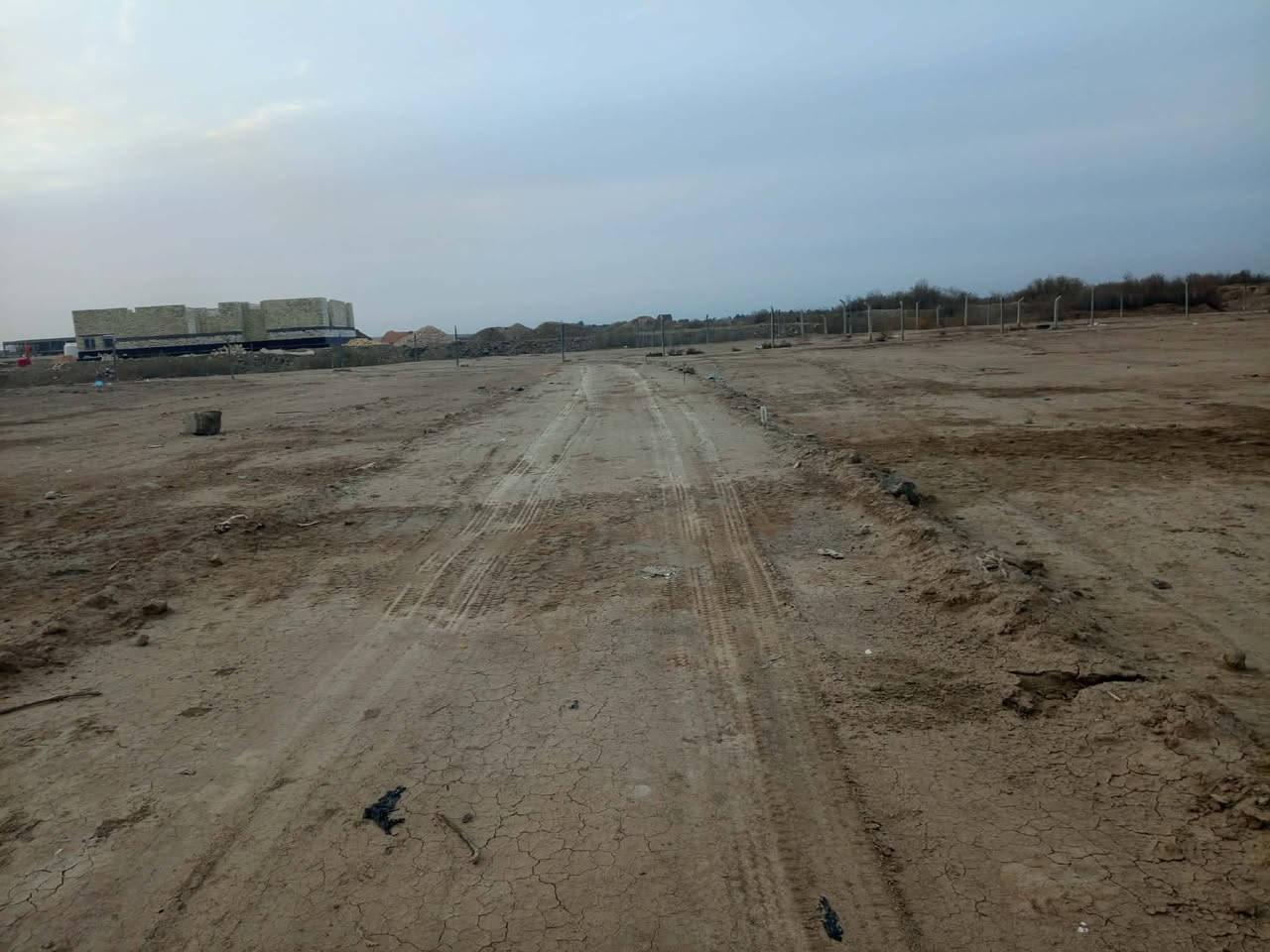 سلام عليكم قطع اراضي للبيع 
الموقع حله خلف جامعة بابل 
متوفر جميع المساحات 200م و400واكثر
متوفر جميع الخدمات ماء كهرباء قرب 3مدارس 
جنس الارض طابو زراعي سند 25 شارع 8متر 
للأستفسار اكثر ***********
