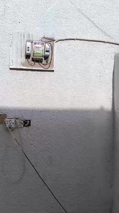 بيت مساحته ١٠٠ متر مربعه طابق اونص مسلحه سبع قصور بصف الشارع مال صيطره شارع تبليط السعر ٤٠ الشراي راح خلي رقمي اويتصل ***********
