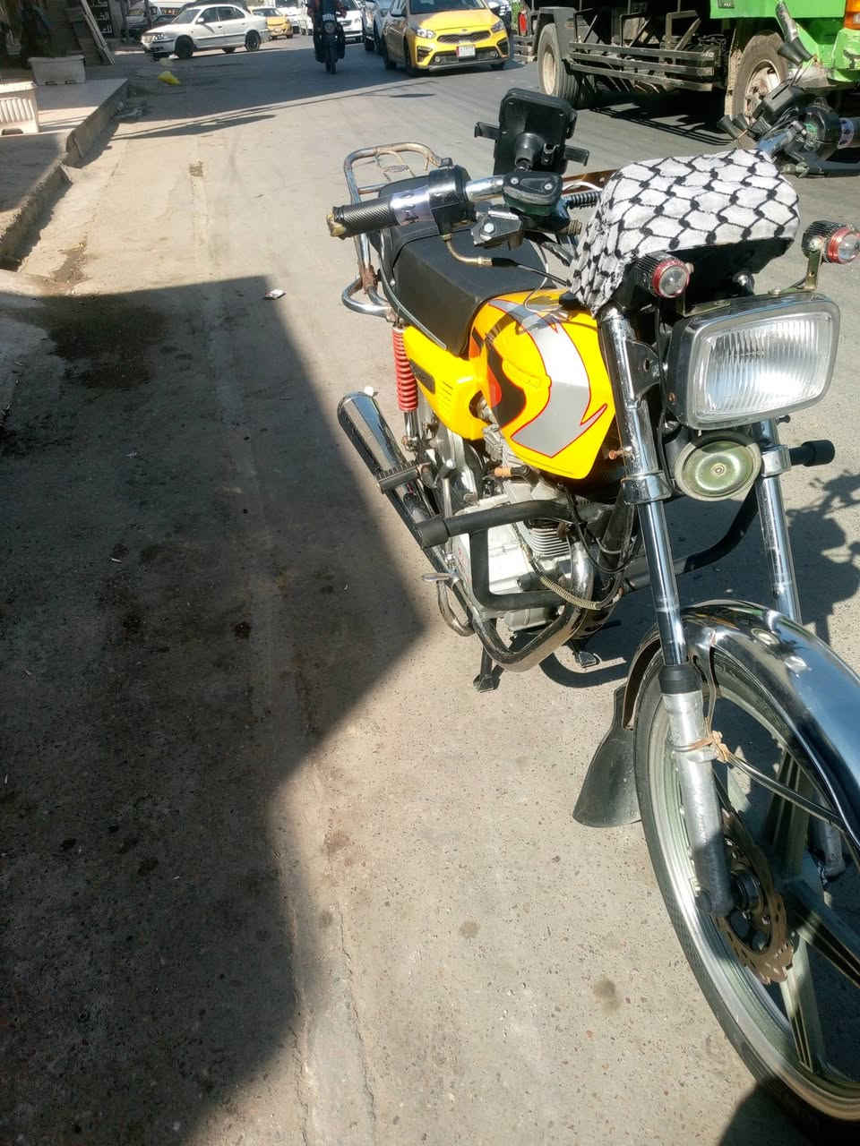 سلام عليكم دراجه يراني البيع دراجه شوفت عينك نضيفه وحلوه موديل 20 دراجه مجفته جديد تانكي وصفاحيات وكشن جديد تاير خلفي جديد سلف باي وقت دراجه مفوله عارضه 425وبيه مجال حك الجيه ***********متواجد واتساب
