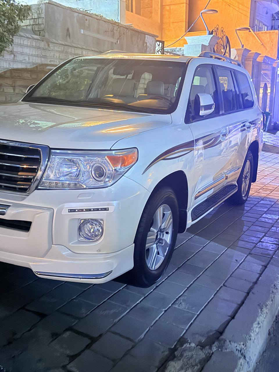 سلام عليكم
تويوتا لاندكروز 
موديل 2013 
السياره جديد جدا 
أخت الزيرو ماشيه 73 ألف 
حقيقي شرط الفحص استخدام شخص واحد فقط من 2013 لحد الآن مكينه 8 أسلندر 4600  مكفولة كفاله عامه من كلشي 
مواصفات شركه ساز باب أول 
رقم اربيل الدولي تحويل ثاني يوم 

السعر عند الاتصال 
الهاتف ***********
مكان السياره بغداد شارع فلسطين
