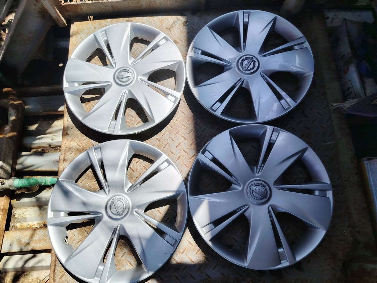 من رخصه مدير الكروب السلام عليكم اخوان عندي كبات نيسان صني هندي موديل 20قياس 14نضافه 90 بل ميه السعر 40الف استفسار اتصل على الرقم ***********
