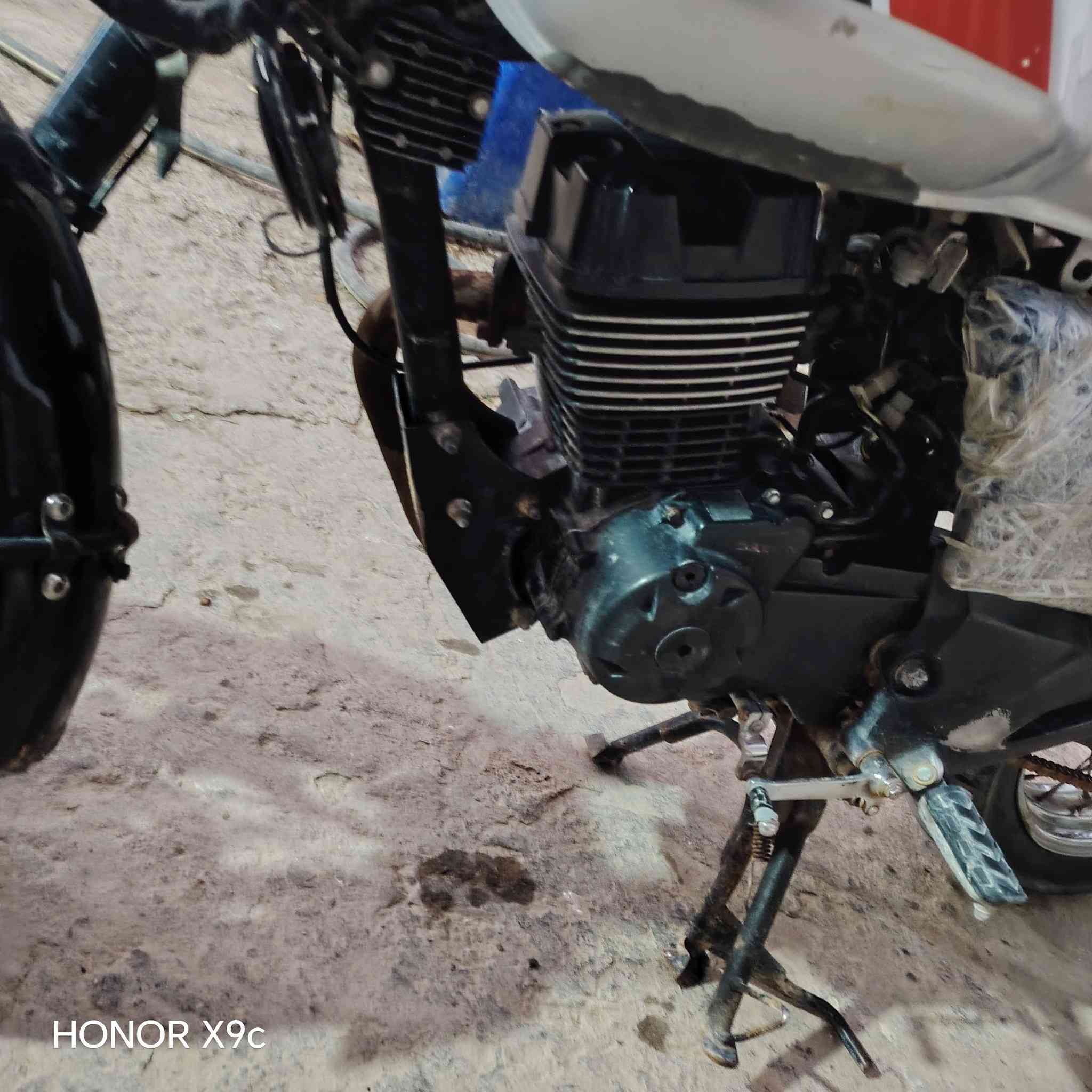 سلام عليكم دراجه لايتي 2020 اوراق سوري مقفوله ماكينه ما مفتوحه كهربائيات كلها شغالههاغاني اغاني كربلاء هذا رقم الشراي ينتصر***********
