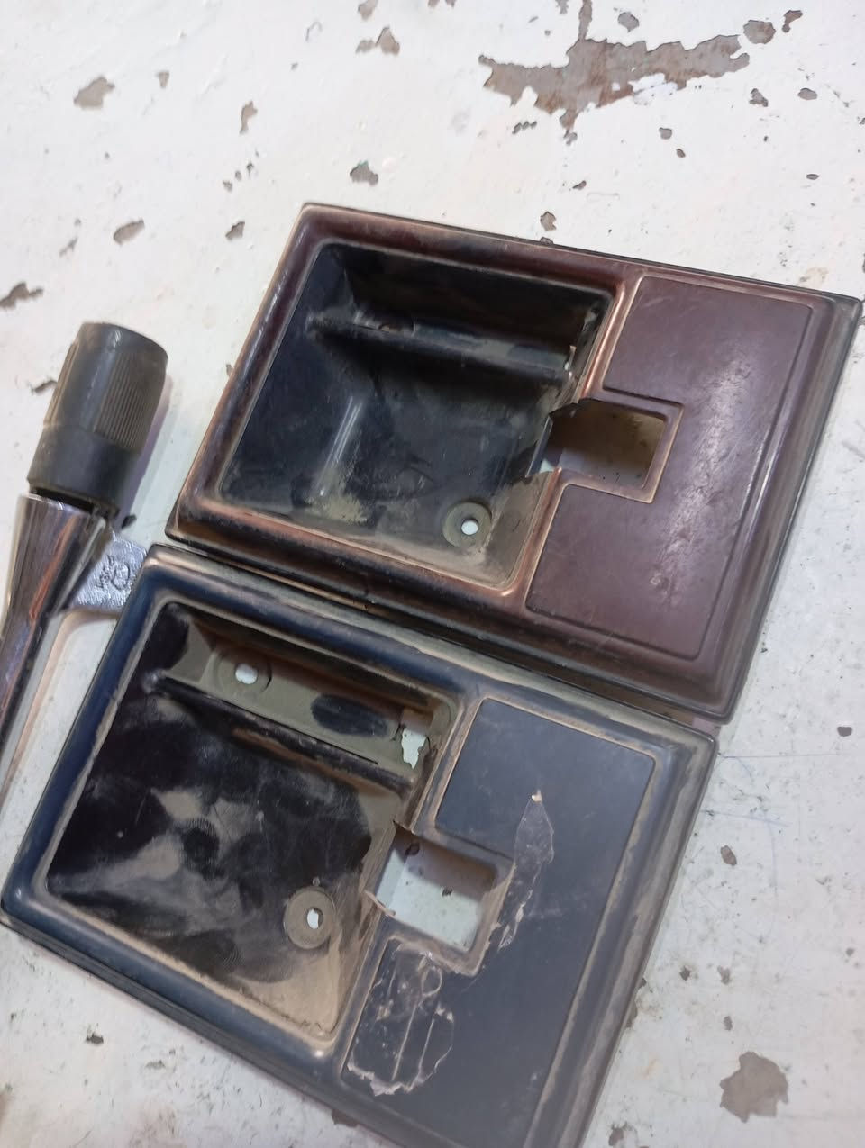 السلام عليكم غراض اولدز للبيع يده باب سايق دكمه جام يده لايت
***********
