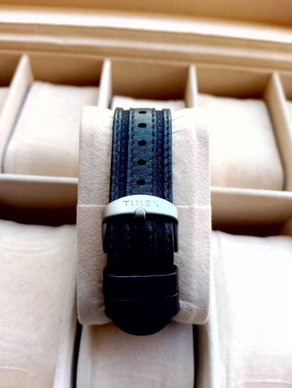 بسم الله الرحمن الرحيم 
تحيه طيبه للجميع ♥️ 
للبيع ساعه تايمكس 
براند امريكي اصلي 
وكاله غير مستخدم 
سير جلد اصلي 
مضيئه ليلاً 
مقاوم للماء 
السعر 55 الف 💵💵 
العنوان بغداد الدورة 
يوجد توصيل إلى جميع محافظات العراق وبغداد أيضاً 
للحجز والاستفسار المراسله على الخاص او على الرقم 
ه‍ *********** ☎️ متوفر واتساب
