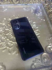 شاشة IPS LCD بحجم 6.74 بوصة بدقة 720 × 1600 بكسل ومعدل تحديث 90 هرتز. ...