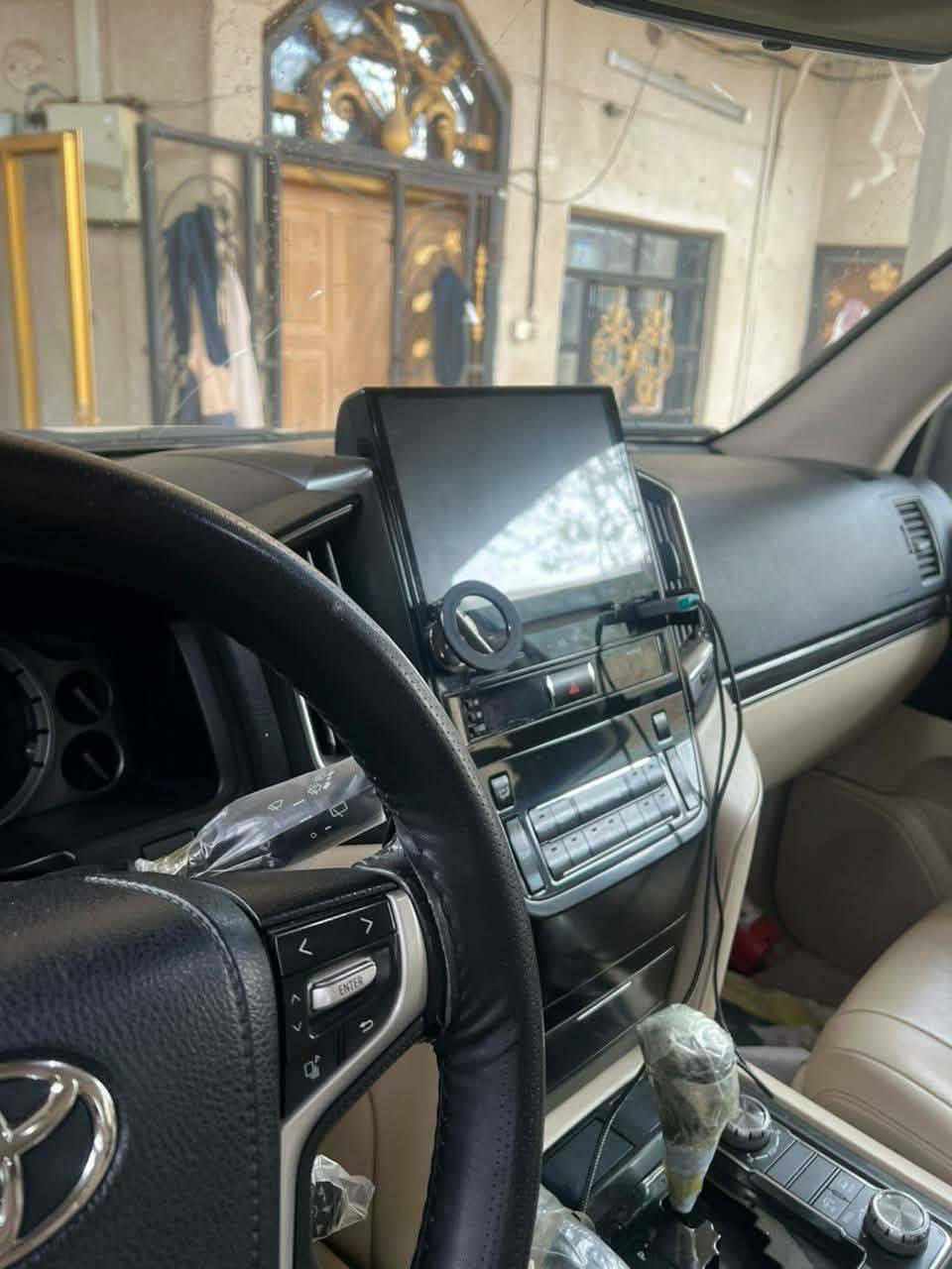 السلام عليكم سيارك للبيع
كراند تورن 
بلاك ادشن 
رقم بصرة 
مديل 2020
بيه صبغ كد شبر بالباب الورة 
بيه حادث بسيط من الخلف في الباب السفلي في الجانب الايسر صبغ ومعجون في الباب فقط وباقي البدي سليم محرك 8 سلندر ماشية 85 حقيقي 5 بصمات
مكان السيارة البصرة 
السعر 515بيه مجال 
للاستفسار تواصل معنا
***********
