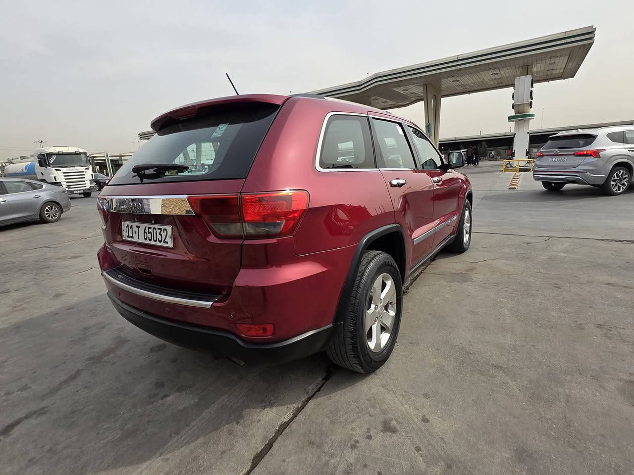 سلام عليكم جميعاً
للبيع 
جيب لاريدو موديل 2013 
السياره وارد خليجي صبغ فقط باب خلف سائق والباقي كفاله عامه 
الرقم بغداد دولي جديد 
سنويه لعام 2030 
مواصفات
فتحه سلايد روف
بصمة تشغيل عدد
 بصمة ابواب
كشن كهرباء
كشنات جلد
شاشه 
ويل كروم بلادي
حساسات خلفيه
كامرا خلفيه
فول تحكمات
فور ويل
وباقي المواصفات المعروفه
 السعر مناسب جداً
مكان بغداد 
للاتصال ***********
