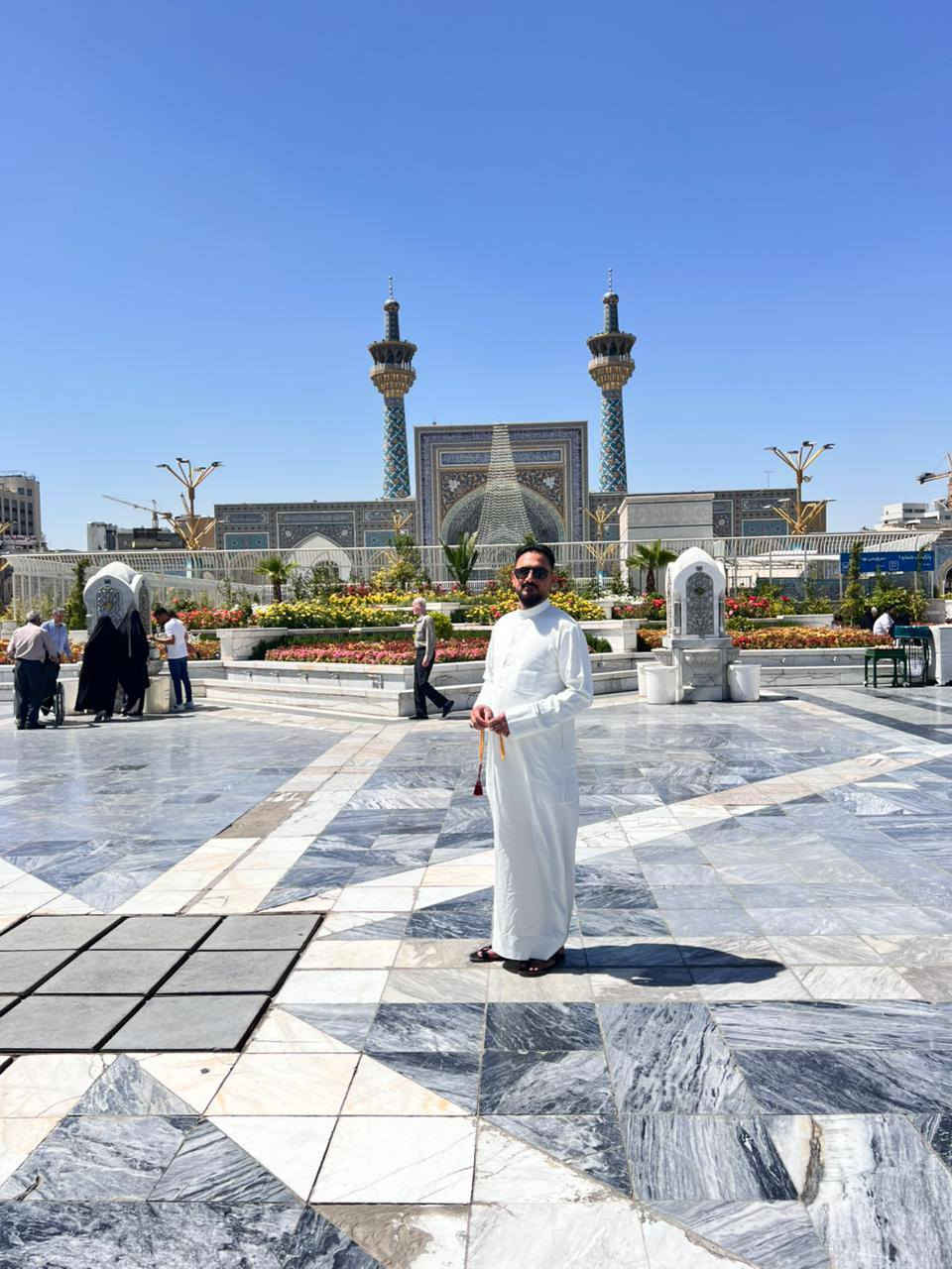 اللهم صل على محمد وال بيت محمد الطيبين الطاهرين 
 على بركة الله تعالى وبه نستعين 
بدأنا باستلام جوازات 
للسفر الى مشهد المقدسه 
الى زيارة انيس النفوس وشمس الشموس الامام الضامن علي بن موسى الرضا عليه السلام 
 برنامج رمضان المبارك
مدة الرحله 15 يوم 
 فقط مشهد 
 مع وجبة سحور فقط 
انطلاق يوم 5 من شهر رمضان 
 السعر  450 الف دينار فقط 
 شامل المزارات والنقل من الناصريه 
الانطلاق ساعه 1 ظهرآ 
والطيران مرحلتين من مطار عبدان ذهاب  واياب 
 للحجز والاستفسار الاتصال على 
***********
***********
شركة اميرة الشام حملة السيد عامر النوري
 او مراجعة العنوان ناصريه شارع النهر قرب مندي الصابئه
